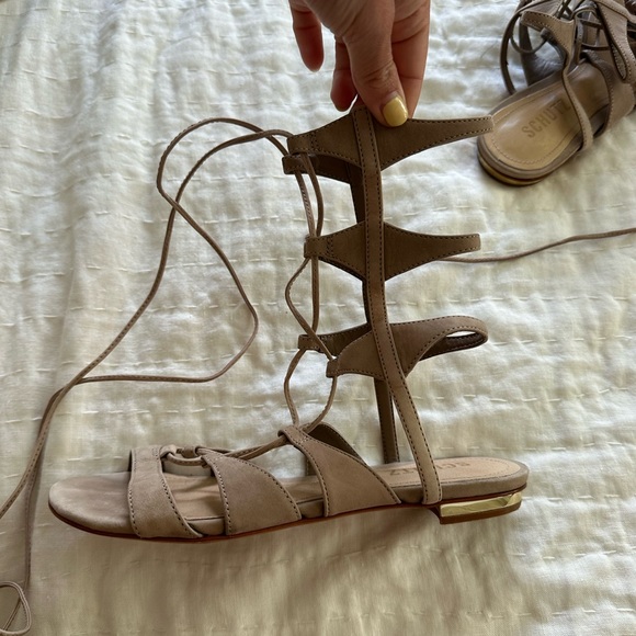 Schutz Gladiator Sandal. - Picture 2 of 5